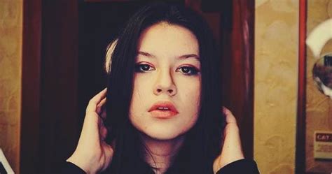 Cleopatra stratan a lansat o nouă piesă, care a fost scrisă chiar de ea, precizează interpreta pe pagina sa de facebook. CLEOPATRA STRATAN mica vedeta a crescut si ne spune cum e ...