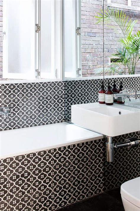 Elegant grey and white tile ideas. 30 black and white bathroom tiles in a small bathroom ...