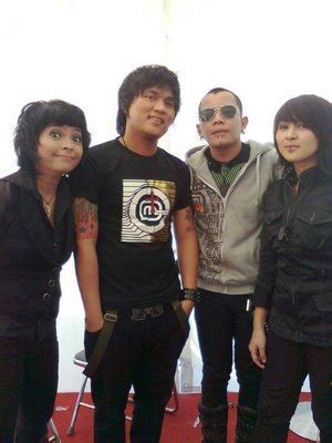 Maybe you would like to learn more about one of these? Lirik Lagu Kotak - Pelan-Pelan Saja