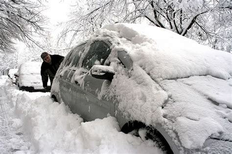 Major Blizzards In Us History Car Stuck In Snow Car Hacks Winter
