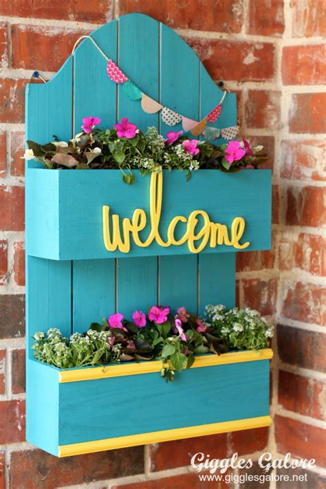 You'll have your friends and family ready to celebrate the stars and stripes forever! DIY Spring Planter Box - Giggles Galore