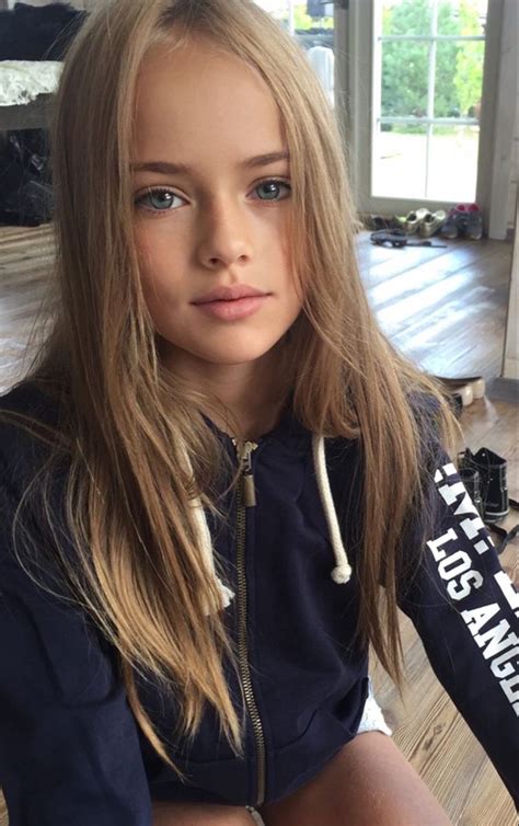 Young Kristina Pimenova Selfie De Menina Loira Loiras Bonitas Menina De Cabelo Loiro