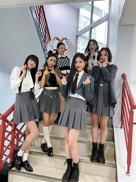 Stayc 스테이씨 On Twitter Kpop Outfits Korean Fashion Kpop Girls