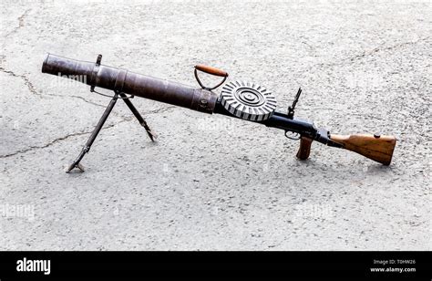 First World War Weapon Lewis Automatic Machine Gun Stock Photo Alamy