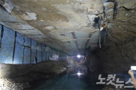 그리고 그 디플루스를 하루아침에 지옥으로 만들어놓은 거대한 구멍 싱크홀. 시민단체 "싱크홀 규명부터…제2롯데월드 개장 반대" - 노컷뉴스