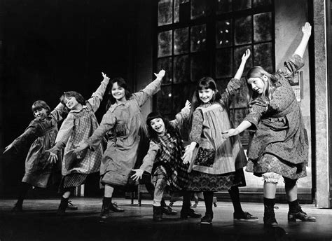 Martin Charnin Who Brought ‘annie To The Stage Dies At 84 The New York Times