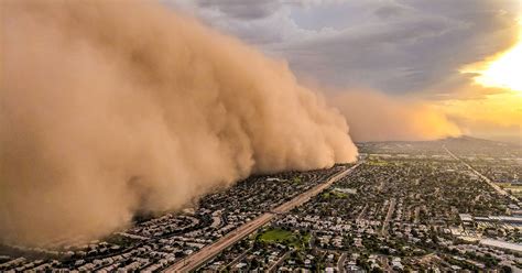 This Massive Dust Storm Was Shot From A Fleeing News Helicopter Petapixel