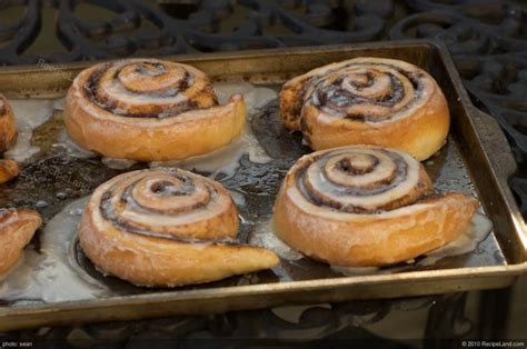 Cinnamon Rolls With Cinnamon Brown Sugar Filling And Cream Cheese Icing