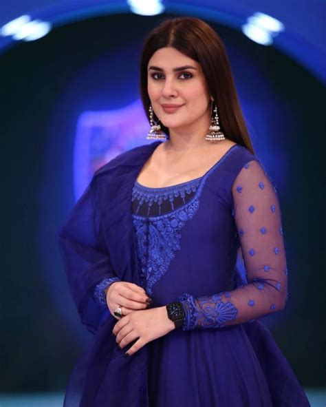Kubra Khans Inappropriate Dressing During Ramazan Lands Her In Trouble