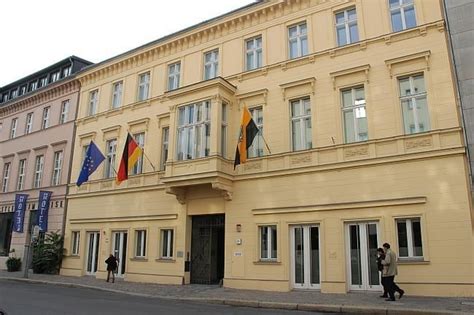 Es ist weitgehend flach, bis auf anteile am harz im süden. Landesvertretung Sachsen-Anhalt | Sachsen anhalt, Sachsen ...