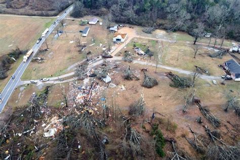 Tornados Dejan Siete Fallecidos Y Al Menos Personas Lesionadas En Ee