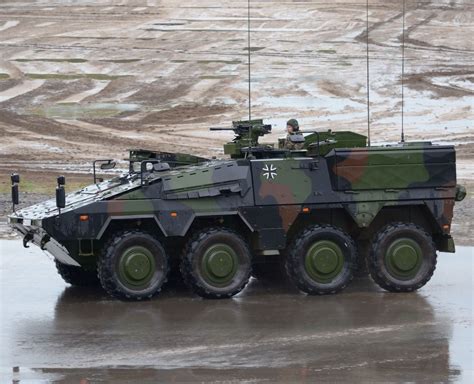 gtk boxer apc german army char de combat armée allemande roues de voiture véhicules
