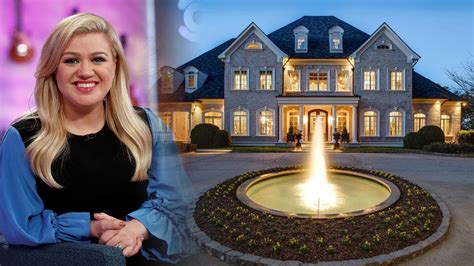Kelly Clarkson Cuts Price On 4 Acre Tennessee Home To 75 Million