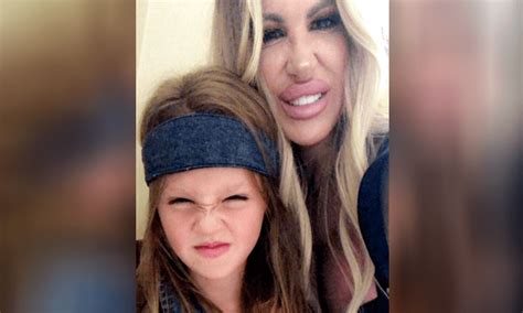 kim zolciak accused of photoshopping her 4 year old daughter s butt