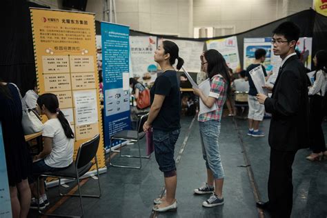 Faltering Economy In China Dims Job Prospects For Graduates The New York Times