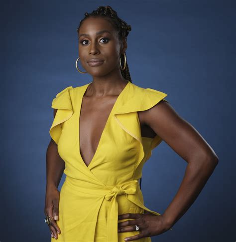Issa rae continues to show the versatility of natural hair on the show as well as in all her press. Issa Rae Balances Busy, Booked Career as 'Insecure' Returns | Afro