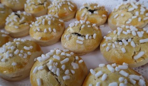 Nov 04, 2017 · la chantilly all'italiana o crema diplomatica è una golosa crema dolce ottenuta dalla lavorazione della panna montata con l'aggiunta della crema pasticcera. Il sito ufficiale di Benedetta Rossi. Ricette facili e ...
