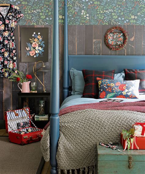 Whether you want to create a relaxing vibe, a rustic look, or modern aesthetic, your decor helps your vision become a reality. Christmas bedroom decorating ideas that will make your ...