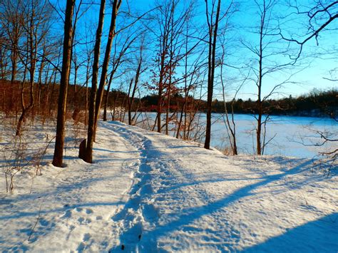 It has swimming, boat rentals, and is great for fishing. Walking Man 24 7: Lake Taghkanic State Park
