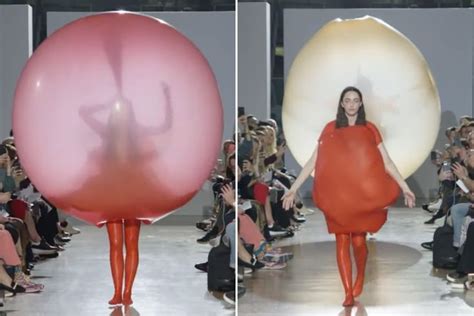 These Clothes Really Pop See The Crazy Video Of Balloons That Deflate To Dresses On The Runway