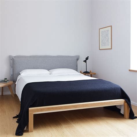 Dieses bett besticht durch seine durchgängig geschlossenen kopf und fußenden. Velito Bett mit gepolstertem Kopfteil 160 grau - - A055988.000 online kaufen bei WOONIO