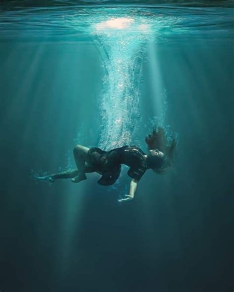 Pin By Nicole On Quick Saves In Underwater Photoshoot Underwater Photography Underwater