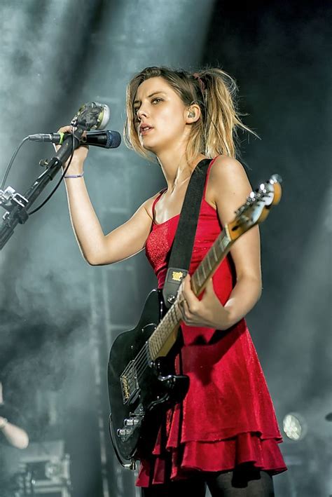 Wolfalices Ellie Rowsell At The 02 Academy Escape From Reality Female Guitarist Female