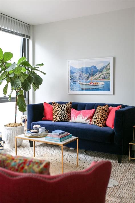 Use it on the walls when you want to go dark but not quite black. 35 Elegant Navy Blue Living Room Decor | Findzhome