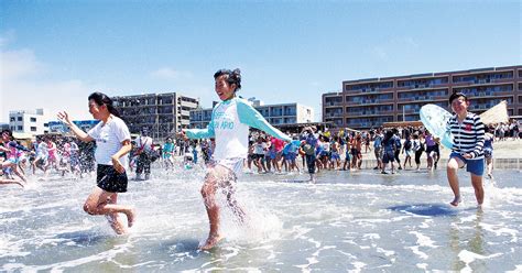 今年も夏がやってきた 逗子海水浴場で海開き 逗子・葉山 タウンニュース