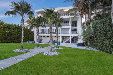 For Sale A Modern Mansion On Siesta Key Thats All About The View