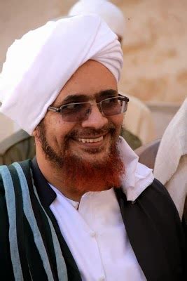 Habib umar bin hafidz adalah seorang ulama internasional yang berasal dari tarim, yaman selatan. Lisan al-Din (Language of Faith): Habib Umar bin Hafiz ...