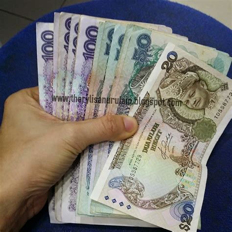 Uang kertas tidak memiliki nilai interinsik tetapi hanya memiliki nilai nominal sehingga uang ini digolongkan sebagai token money (uang tanda) atau dengan kata lain nilai nominal uang tersebut lebih tinggi dari nilai interinsiknya (nilai bahan uang). Koleksi Duit Lama | Cerita Budak Sepet