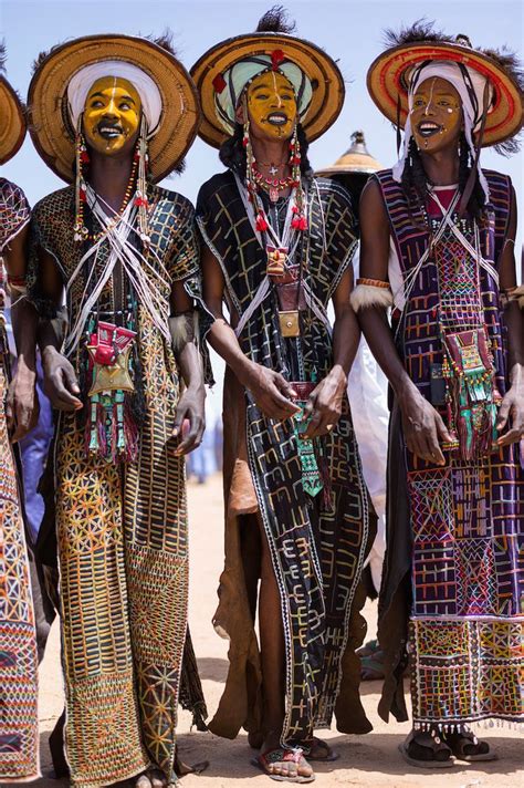 Concurso De Belleza Masculino En El Desierto Del Sahara Tribus