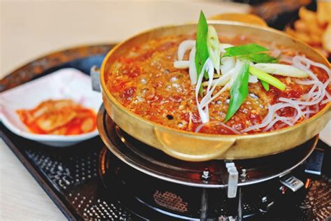 Bagi kamu yang beragama islam, apakah sudah pernah mengunjungi restoran halal di korea? 10 Restoran Korea Halal Yang HARUS Kamu Coba Di Jakarta!