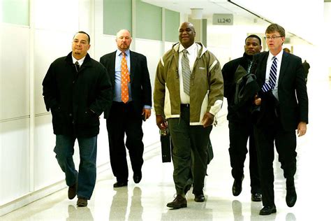 5 Ny Corrections Officers Convicted Of Assaulting Rikers Inmate