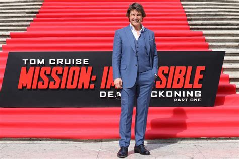 Tom Cruise Surprises Fans Seeing Mission Impossible In Theaters Photos