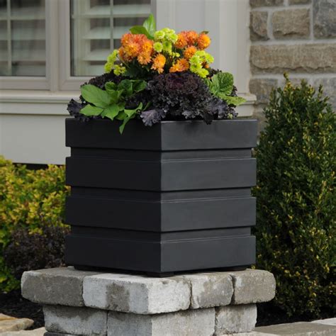Utili belli e comodissimi per installare i vasi e le piante. 30 Modelli di Fioriere per Esterno dal Design Moderno ...
