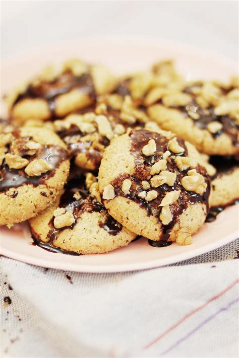The Best Walnut Cookie Recipe with Chocolate Sauce