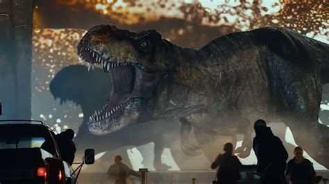 5 Minute Jurassic World Dominion Prologue Creates Dinosaur Chaos At The Drive In Movie Theater