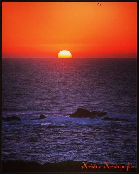 A Magical Sunset 🌇 On A Rocky Beach 🌊 And Flying Bird 🐦 👌 ☺ 💖 Beach Wallpaper Sunset Sunset Love