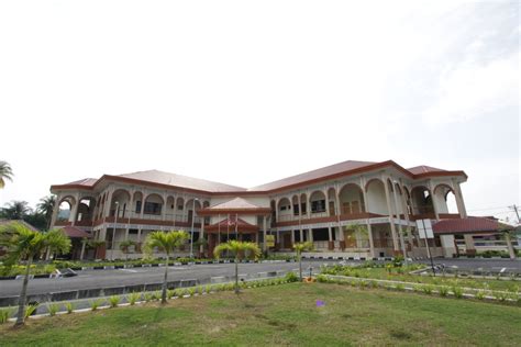 Kemelut rumahtangga pu abu sufyan dan isteri, ain afini akhirnya menemui titik nokhtah apabila mahkamah rendah syariah klang hari ini memutuskan lafaz talak yang dibuat pu abu menerusi whatsapp tidak sah. Mahkamah Rendah Syariah Tapah: Majlis Perasmian Bangunan ...