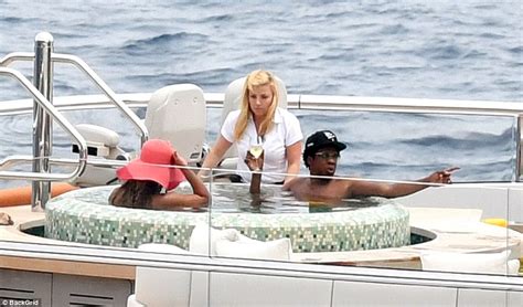 Beyoncé And Jay Z Enjoy An Afternoon On A Luxury Yacht In Italy Daily