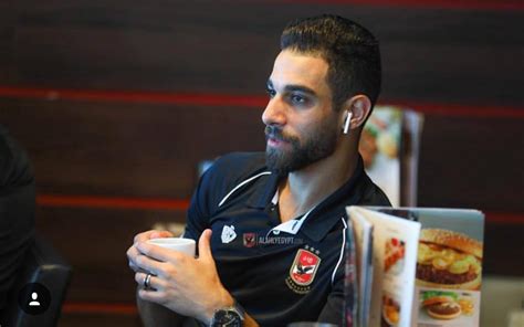 أعلن لاعب كرة القدم المصري، عمرو السولية، عزمه التقدم ببلاغات ضد عدد من مستخدمي مواقع التواصل الاجتماعي، نشروا تعليقات مسيئة على منشور له تضمن صوراً لطفلته البالغة. قصة صور.. عمرو السولية المغامر العائد إلى صفوف الفراعنة ...