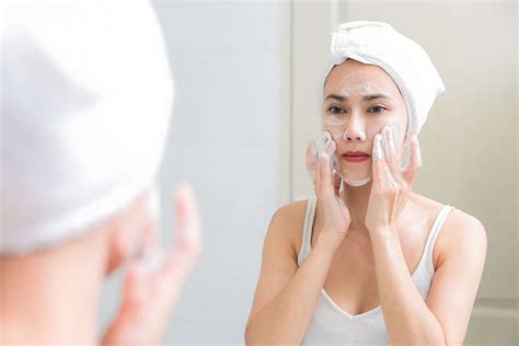 How To Properly Wash Your Face If You Have Acne