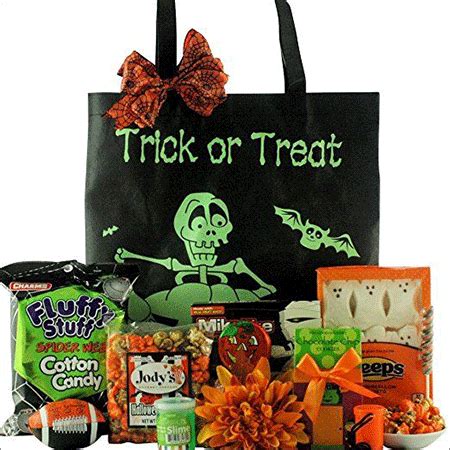 The halloween gift market is wide and varied and will be celebrated by all age groups and genders in all manner of ways. 15+ Best Halloween Gifts Basket Ideas 2016 | Modern ...