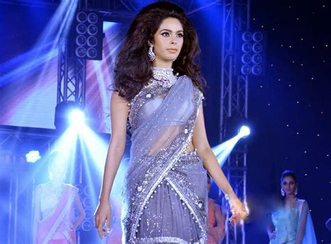 Mallika Sherawat Sexy Ramp Walk In A Fashion Show