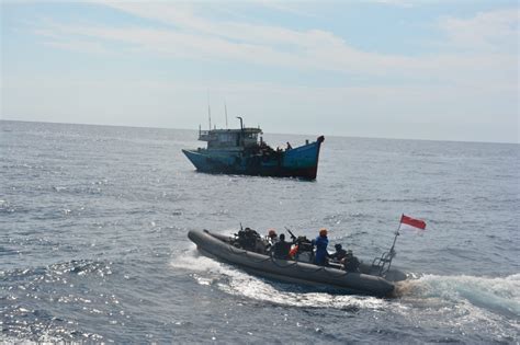 Tni Al Kri Usman Harun Tangkap Dua Kapal Ikan Vietnam Di Laut Natuna Utara Koran Jurnal