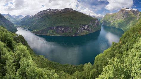 Filegeirangerfjord From Ørnesvingen 2013 June