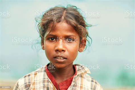 Schöne Arme Indische Kleines Mädchen Portrait Stockfoto Und Mehr Bilder Von Indien Indien