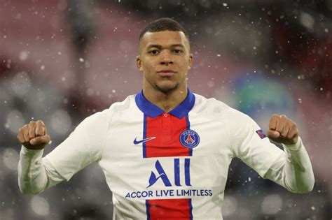 Yıldız oyuncu, bir gazetecinin real madrid ile alakalı sorusuna ise sitemkar. Kylian Mbappe is coming to Real Madrid with or without ...
